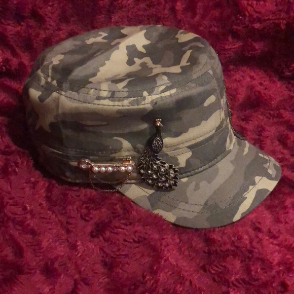 Poshy Peacock Camo Hat - Picture 6 of 7